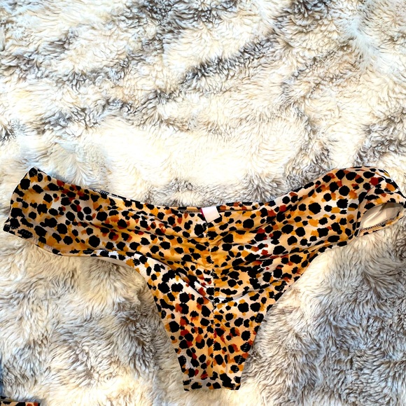 Victoria’s Secret leopard print bikini - Picture 3 of 3